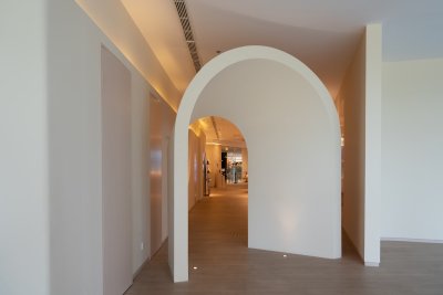Architecten ruilen de rechte deuropening voor een boog