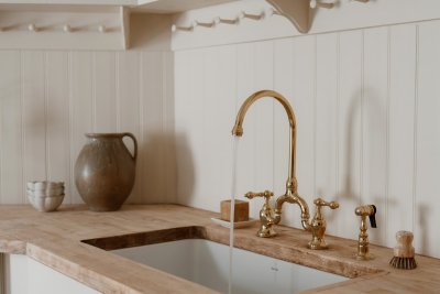 Geborsteld messing duwt matzwart uit het interieur