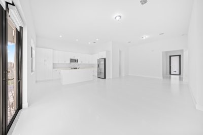De muur tussen keuken en woonkamer is terug